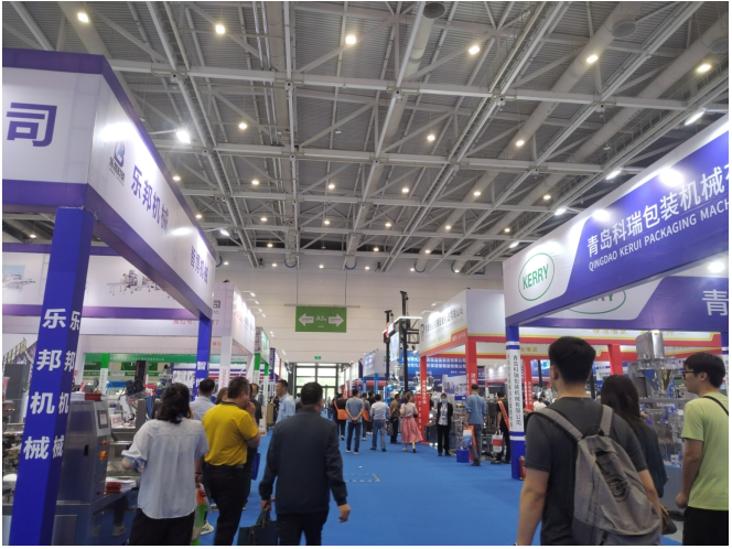 潤立給袋式包裝機廠家展會現場